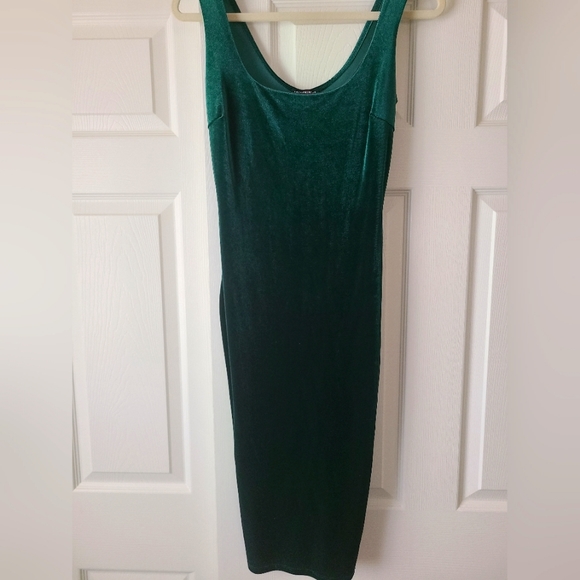 Velvet Dress- Midi - Picture 2 of 2